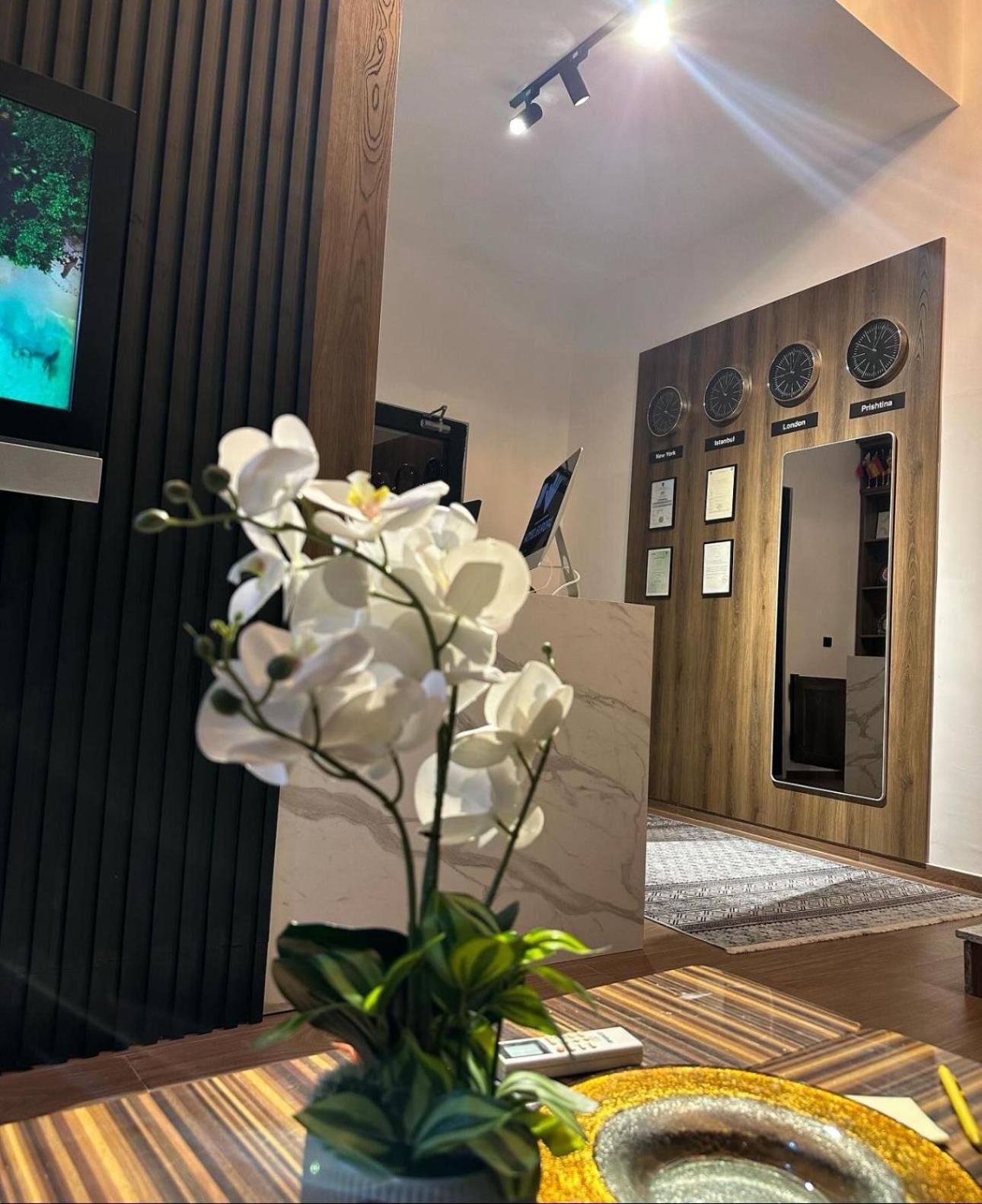 Hotel Europa Prishtina Приштина Екстер'єр фото