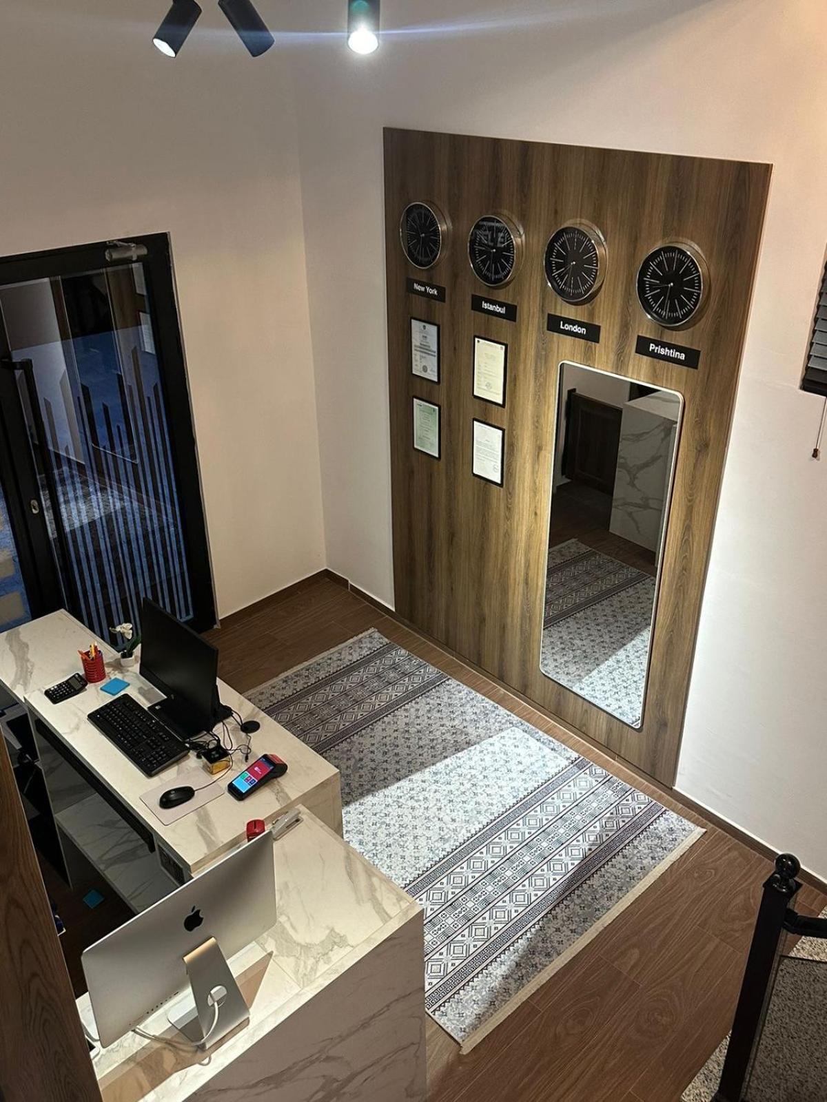 Hotel Europa Prishtina Приштина Екстер'єр фото