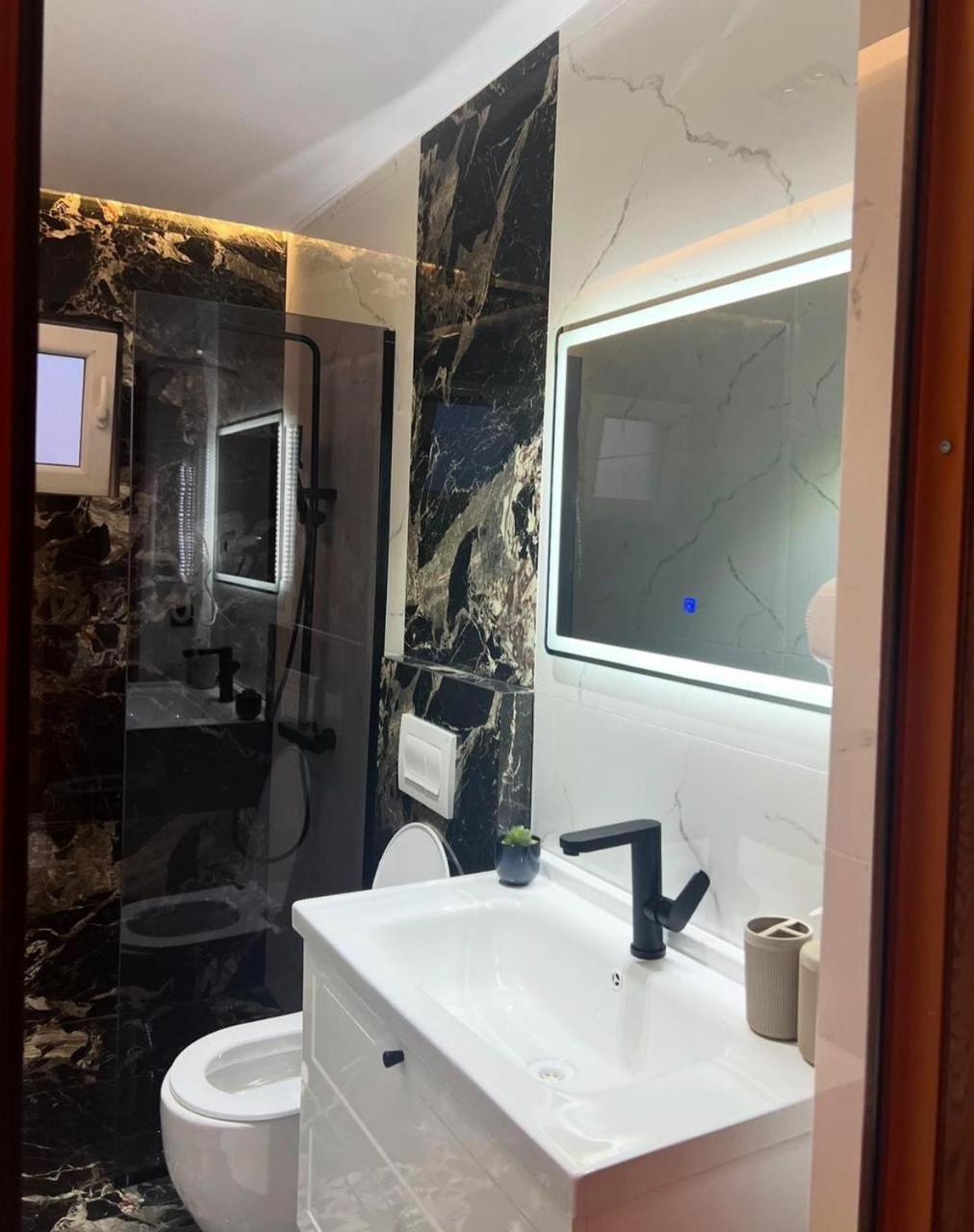 Hotel Europa Prishtina Приштина Екстер'єр фото
