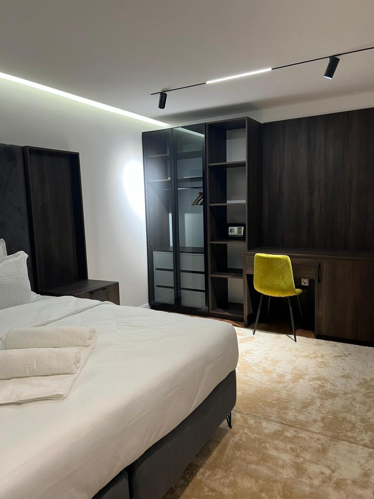 Hotel Europa Prishtina Приштина Екстер'єр фото