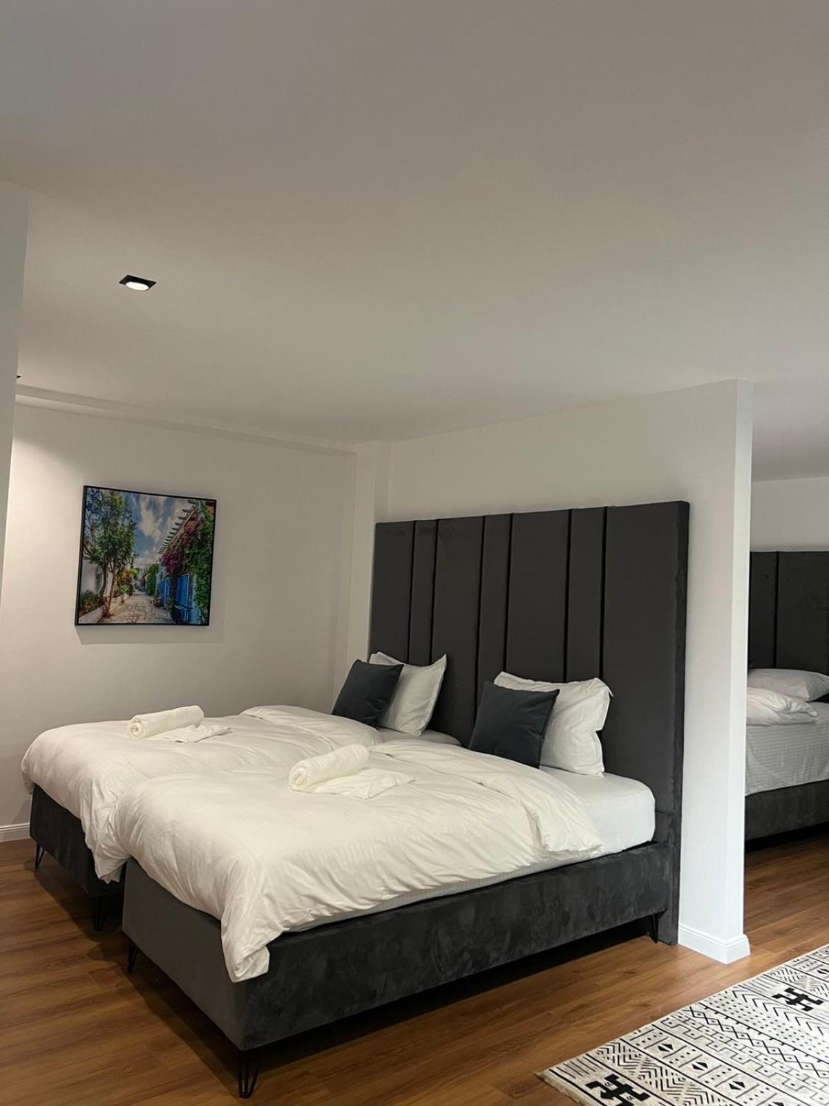 Hotel Europa Prishtina Приштина Екстер'єр фото