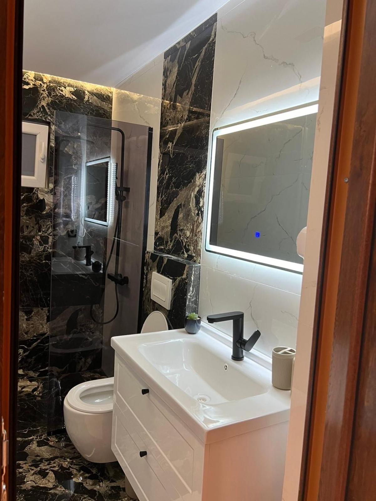 Hotel Europa Prishtina Приштина Екстер'єр фото